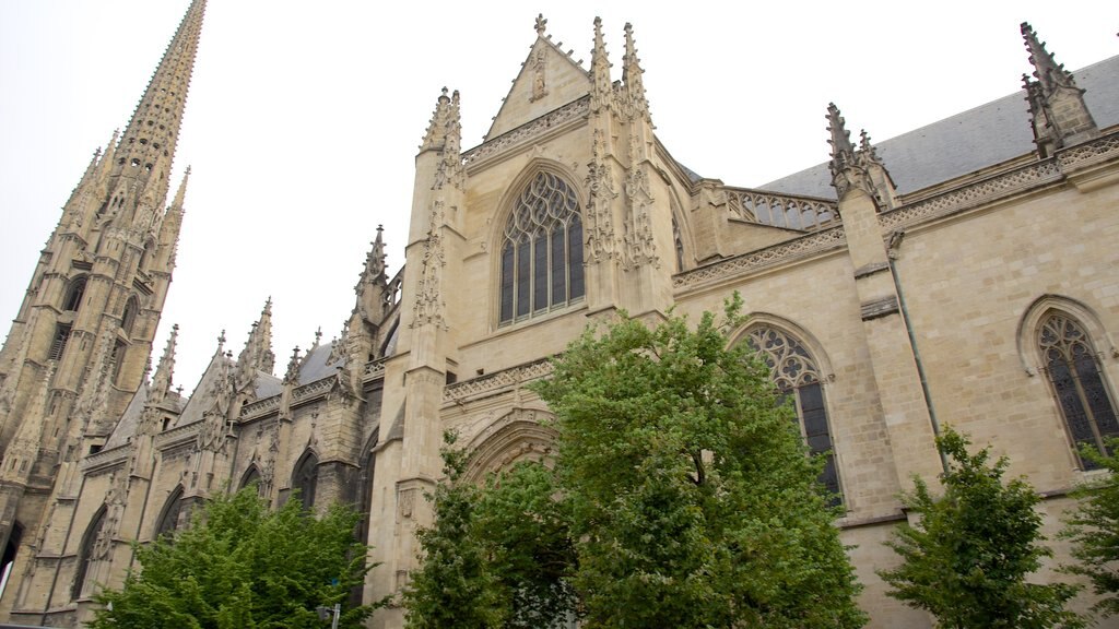 Basílica de San Miguel mostrando una iglesia o catedral y patrimonio de arquitectura