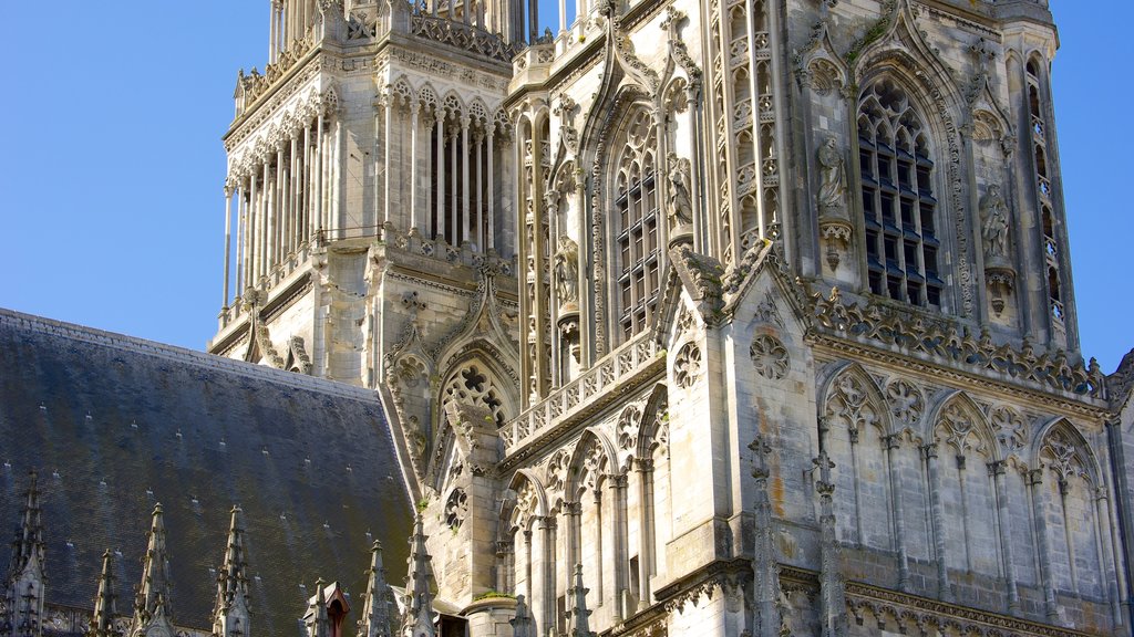 Sainte-Croix Cathedral which includes a church or cathedral and heritage architecture