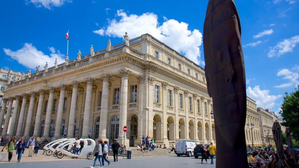 Bordeaux som viser historiske bygningsværker og teaterliv