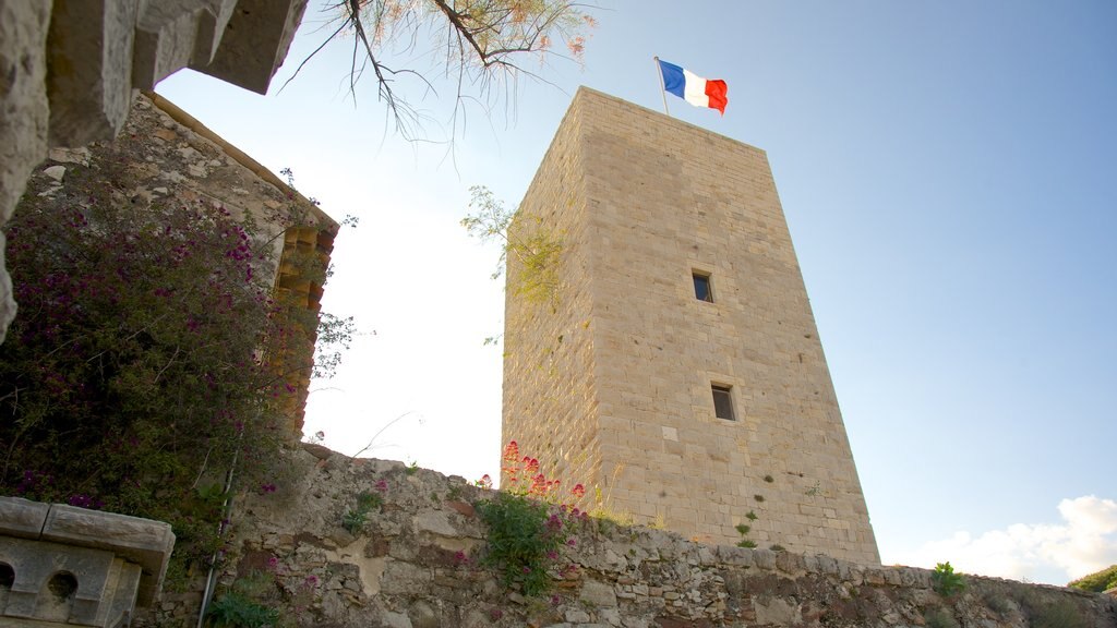 Musée de la Castre mit einem historische Architektur