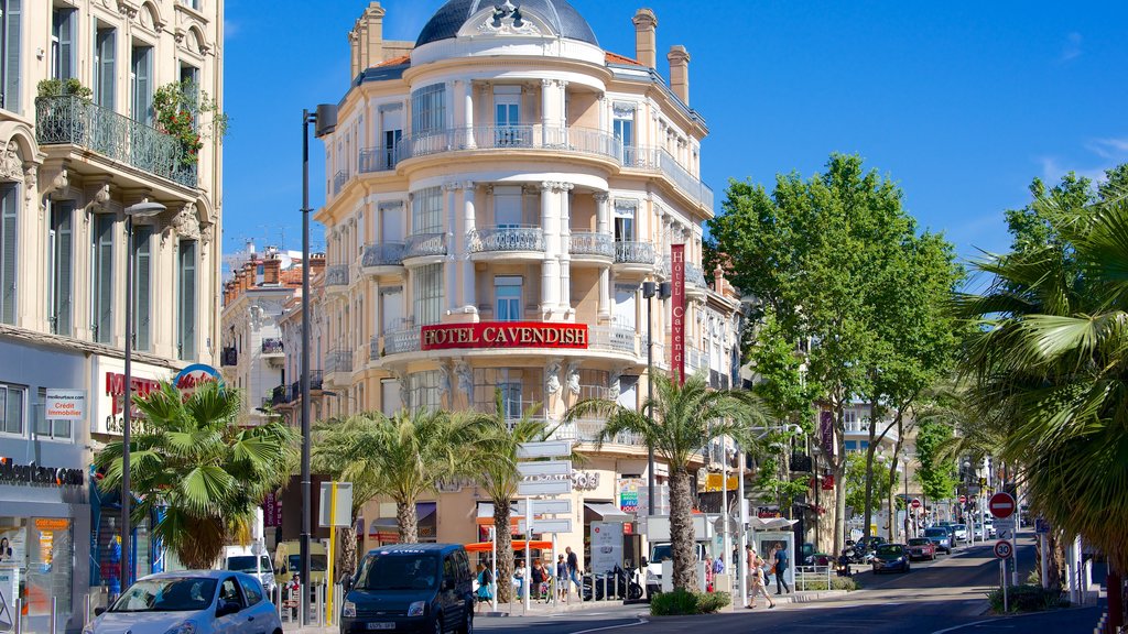 Cannes que inclui arquitetura de patrimônio e um hotel