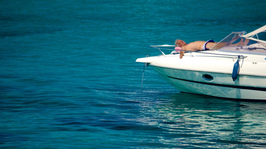 Île Saint-Honorat caracterizando canoagem e uma baía ou porto