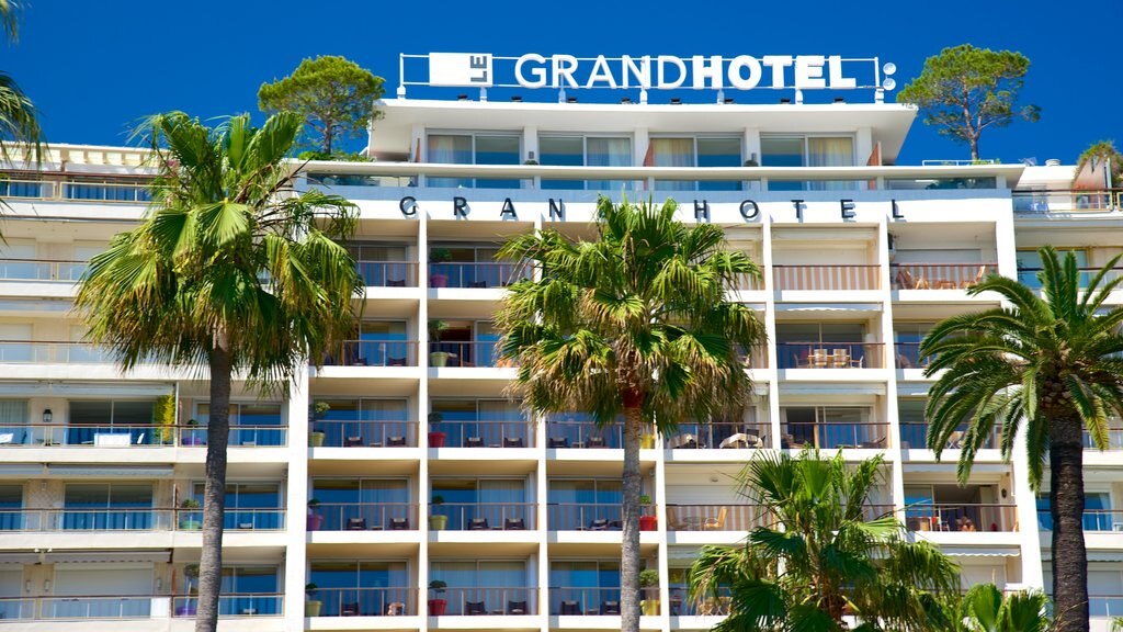 La Croisette mettant en vedette un hôtel