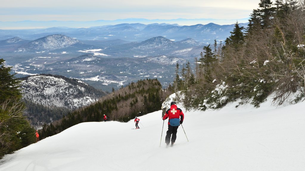 Whiteface Mountain presenterar berg, snö och utförsåkning