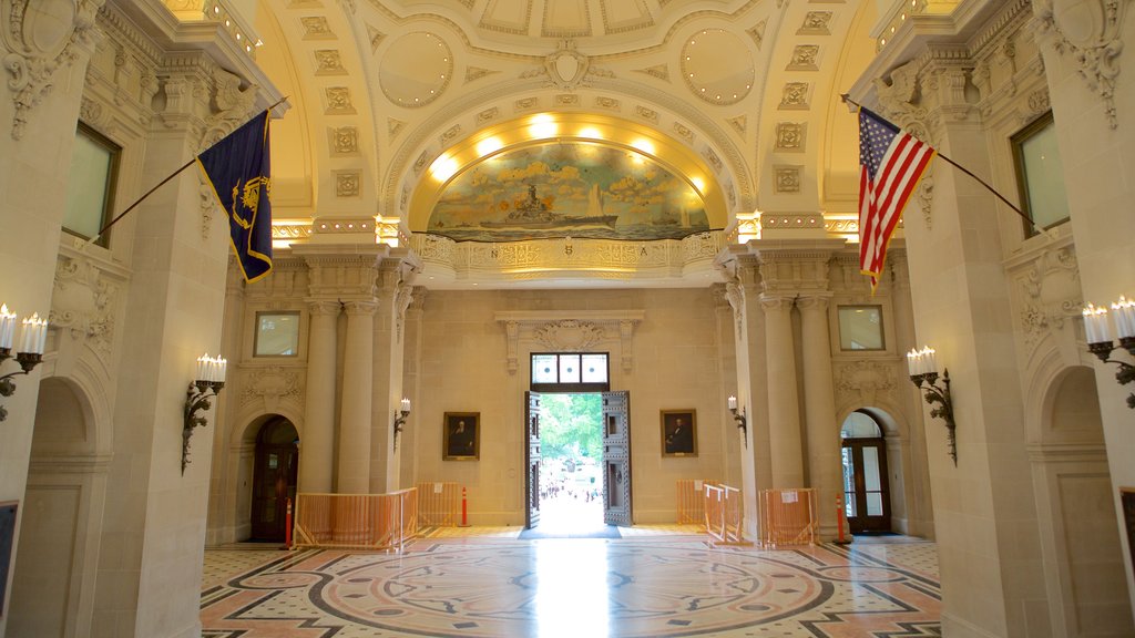 U.S. Naval Academy que incluye artículos militares, vista interna y arquitectura patrimonial