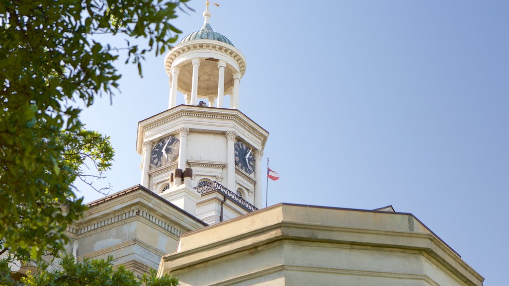 Old Warren County Court House Museum showing an administrative building and heritage architecture