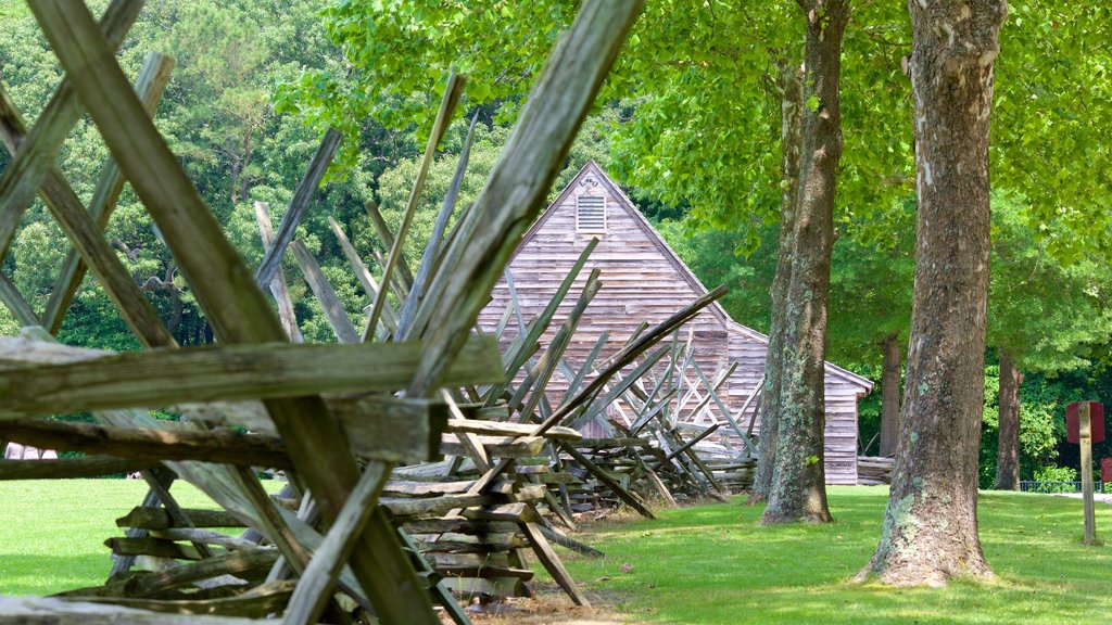 Parc historique de Pemberton mettant en vedette éléments du patrimoine et un jardin