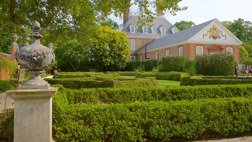 Governor\'s Palace which includes a garden and heritage elements