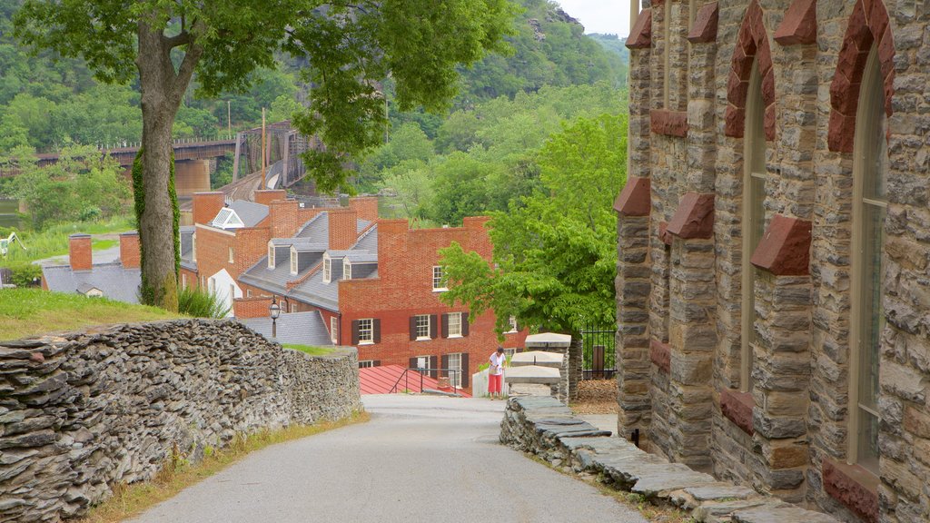 Harpers Ferry National Historical Park showing street scenes, a small town or village and heritage elements