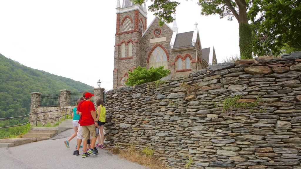 Harpers Ferry National Historical Park bevat historisch erfgoed en een kerk of kathedraal en ook kinderen