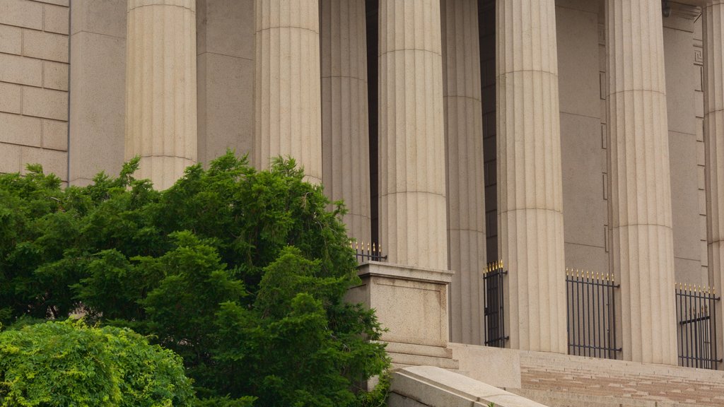 Monumento Nacional Masónico en Memoria de George Washington que incluye arquitectura patrimonial y un monumento