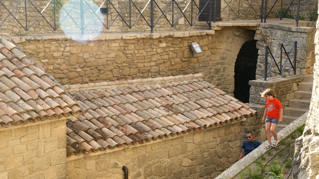 Guaita Tower showing a castle and heritage elements