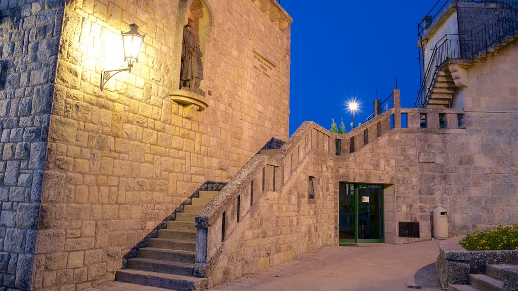 San Marino ofreciendo elementos del patrimonio