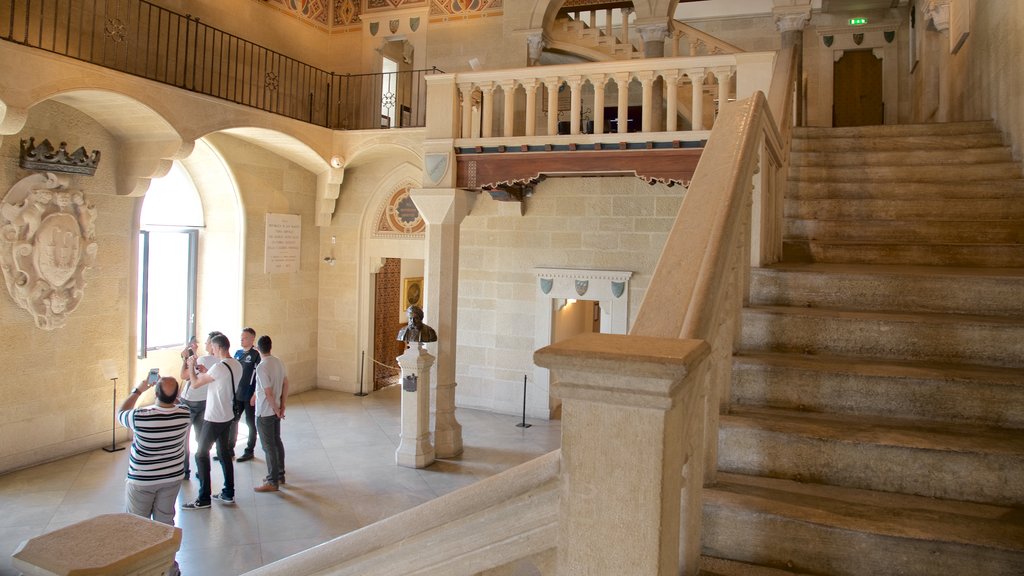 Palazzo Pubblico showing château or palace, an administrative building and interior views