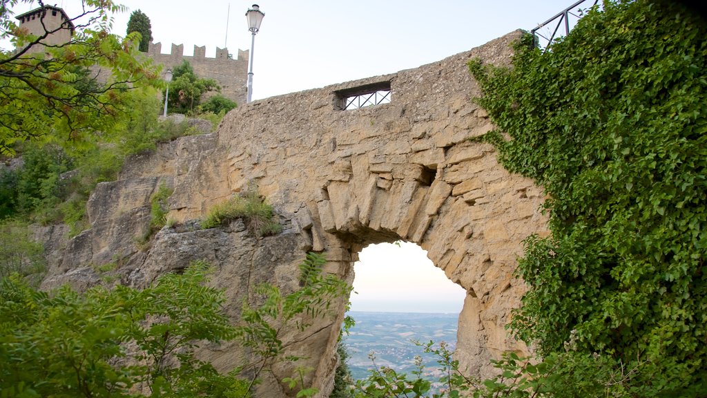 San Marino showing a bridge and chateau or palace