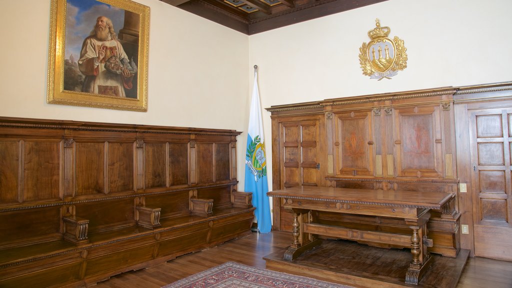 Palazzo Pubblico showing an administrative building, art and interior views