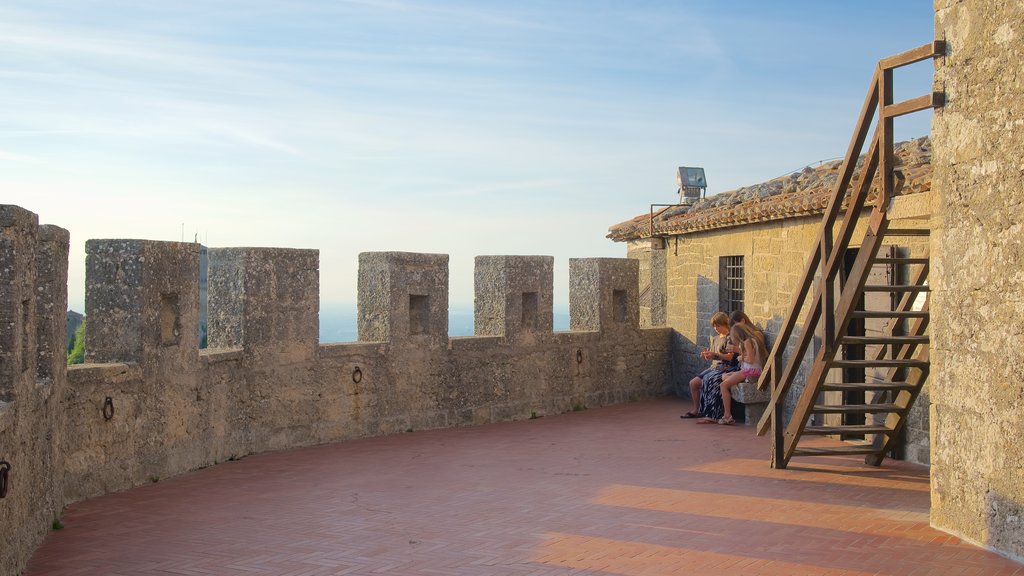 Cesta Tower showing château or palace, heritage elements and views