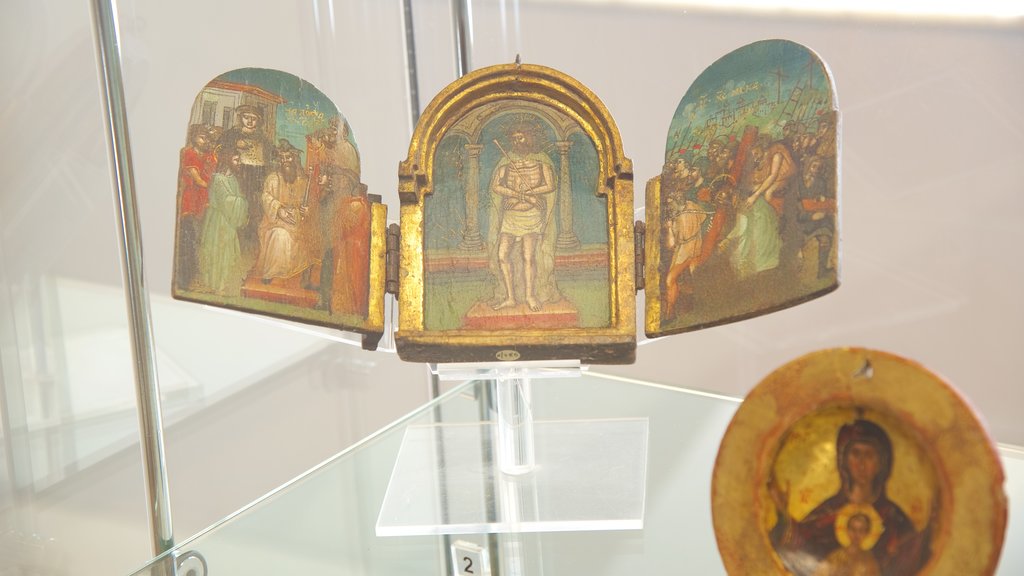 Museo di stato di San Marino che include vista interna