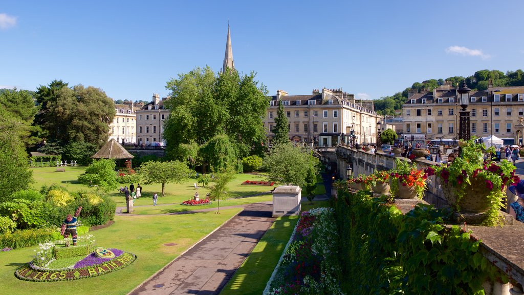 Parade Gardens which includes a park and a city