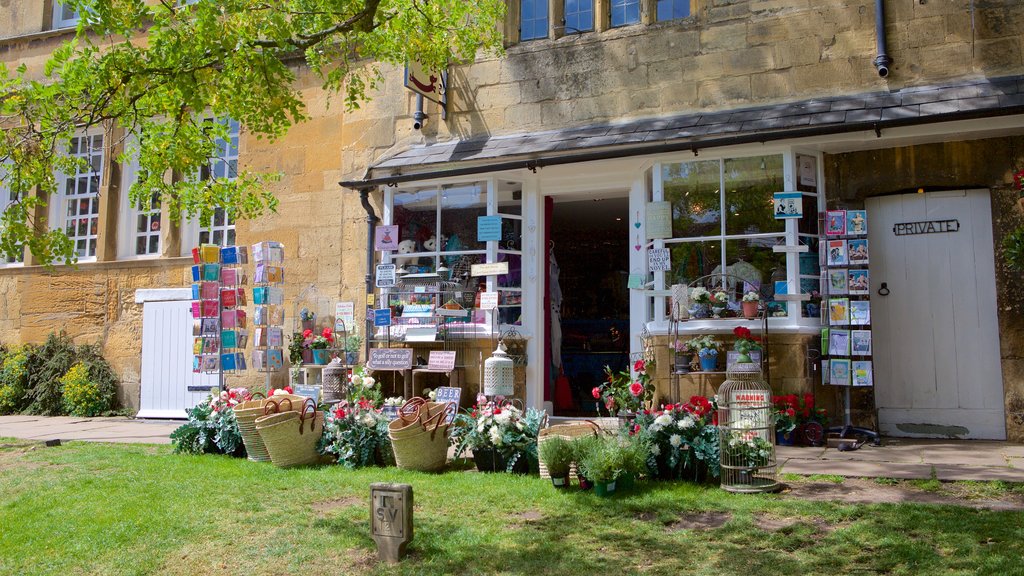 Chipping Campden menampilkan bunga dan pasar