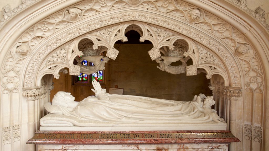 Castillo de Sudeley que incluye una iglesia o catedral, una estatua o escultura y arquitectura patrimonial