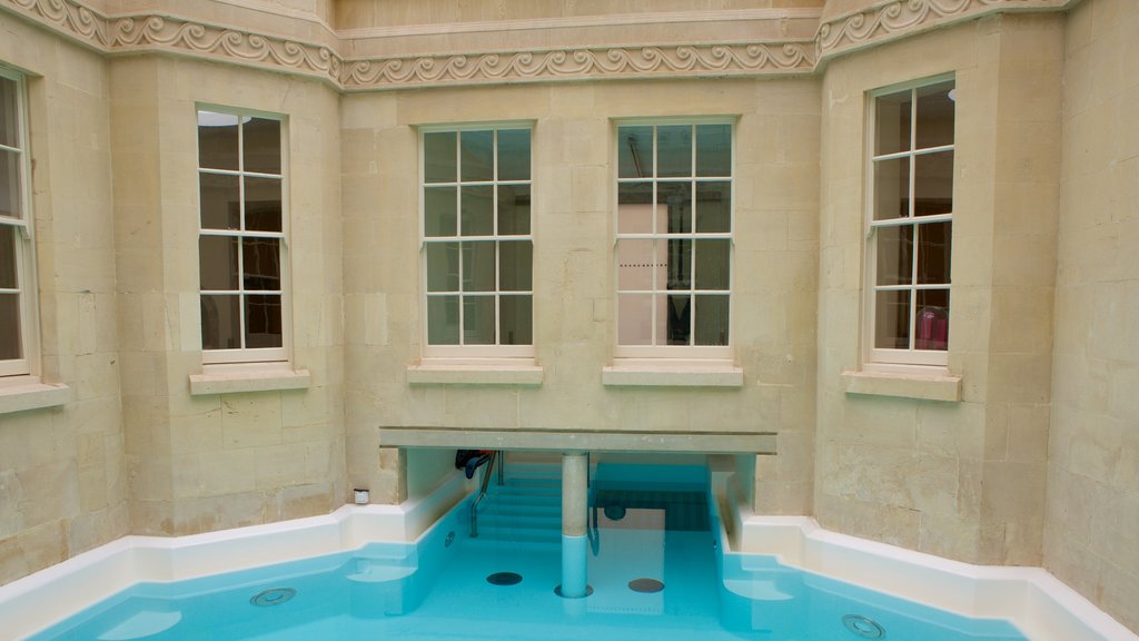 Thermae Bath Spa que incluye un spa de día y una alberca