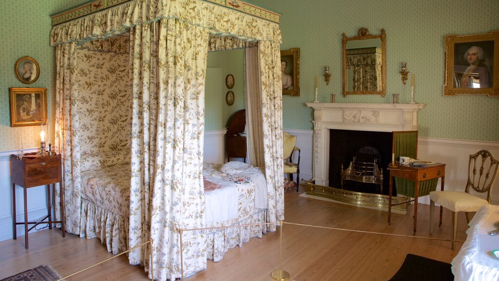 No. 1 Royal Crescent featuring château or palace, interior views and heritage elements