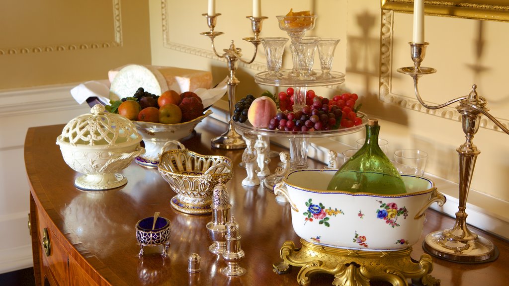 No. 1 Royal Crescent showing heritage elements, interior views and a castle