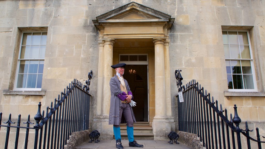 No. 1 Royal Crescent mostrando um castelo, arquitetura de patrimônio e elementos de patrimônio