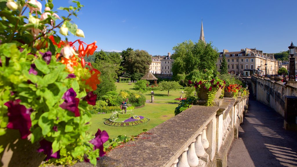 Parade Gardens which includes château or palace, heritage architecture and a park