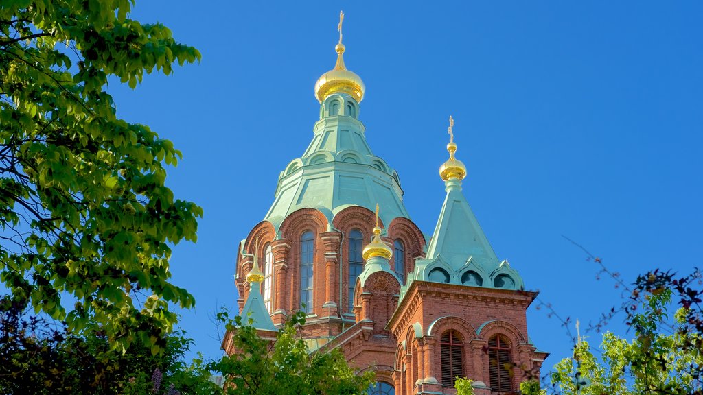 Catedral Uspenski que incluye una iglesia o catedral y arquitectura patrimonial