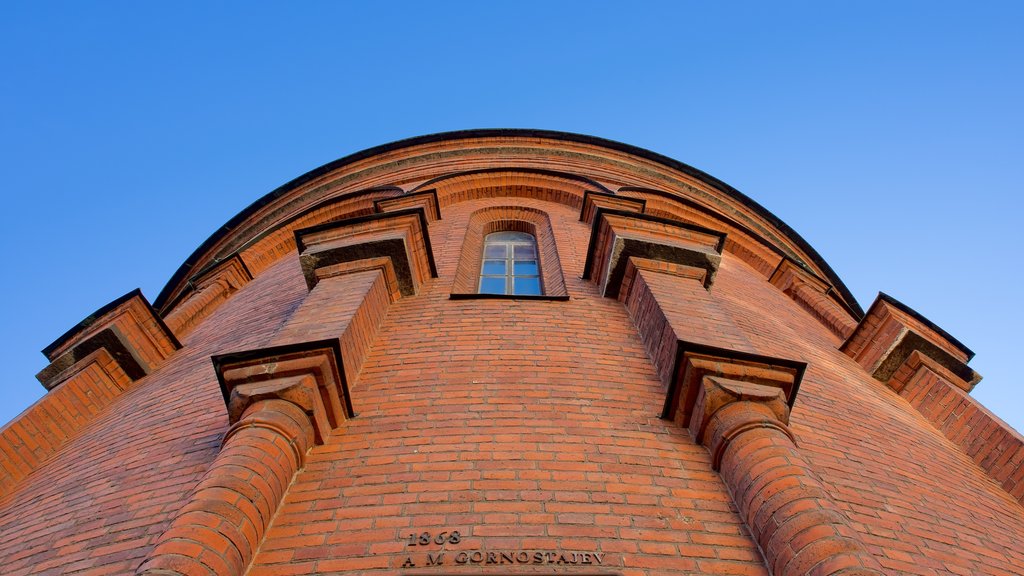 Uspenski-katedralen som viser en kirke eller en katedral og historiske bygningsværker