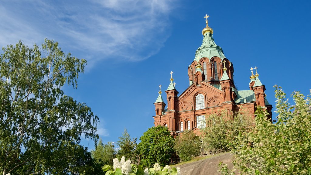 Uspenski-katedralen som viser historiske bygningsværker og en kirke eller en katedral