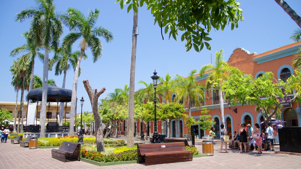 Plaza Machado que inclui uma praça ou plaza