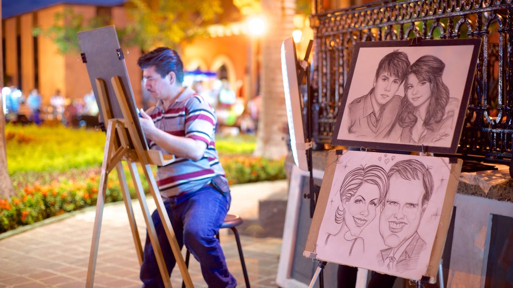 Plaza Machado que incluye arte y escenas de noche y también un hombre