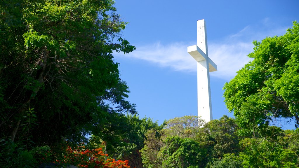 Capilla de la Paz featuring a monument and religious elements