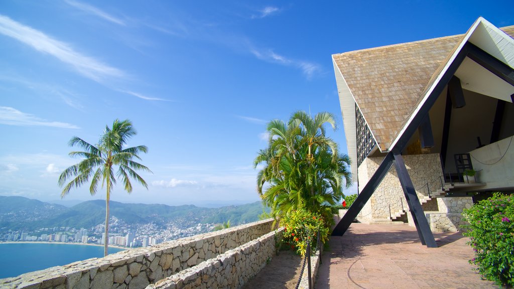 Capilla de la Paz mostrando vistas y una iglesia o catedral