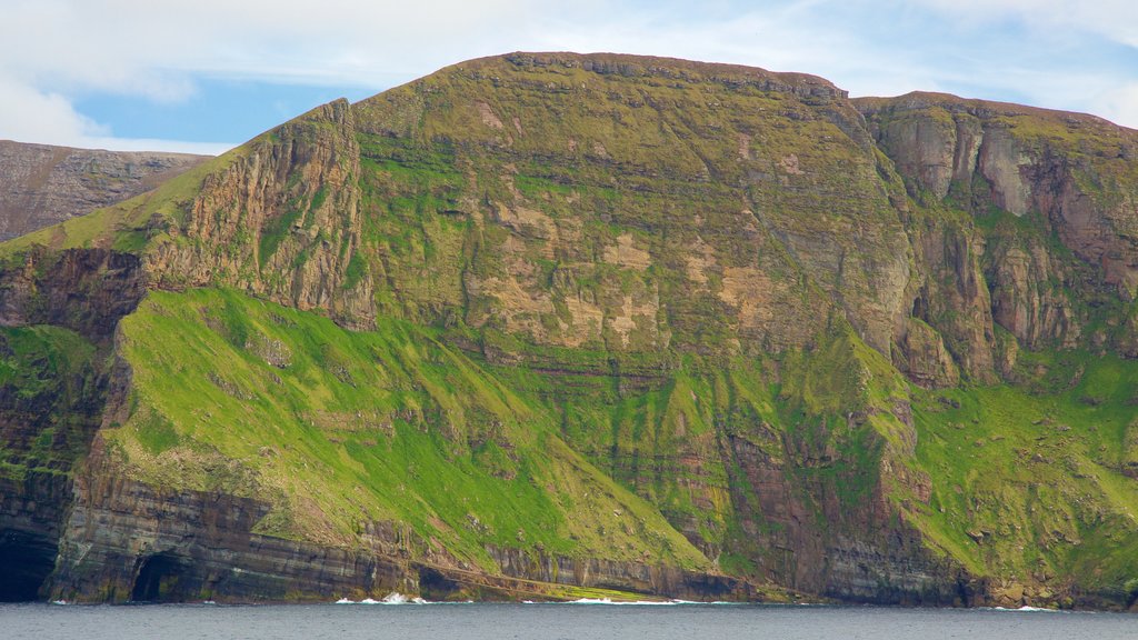 St. John\'s Head mostrando costa rocosa