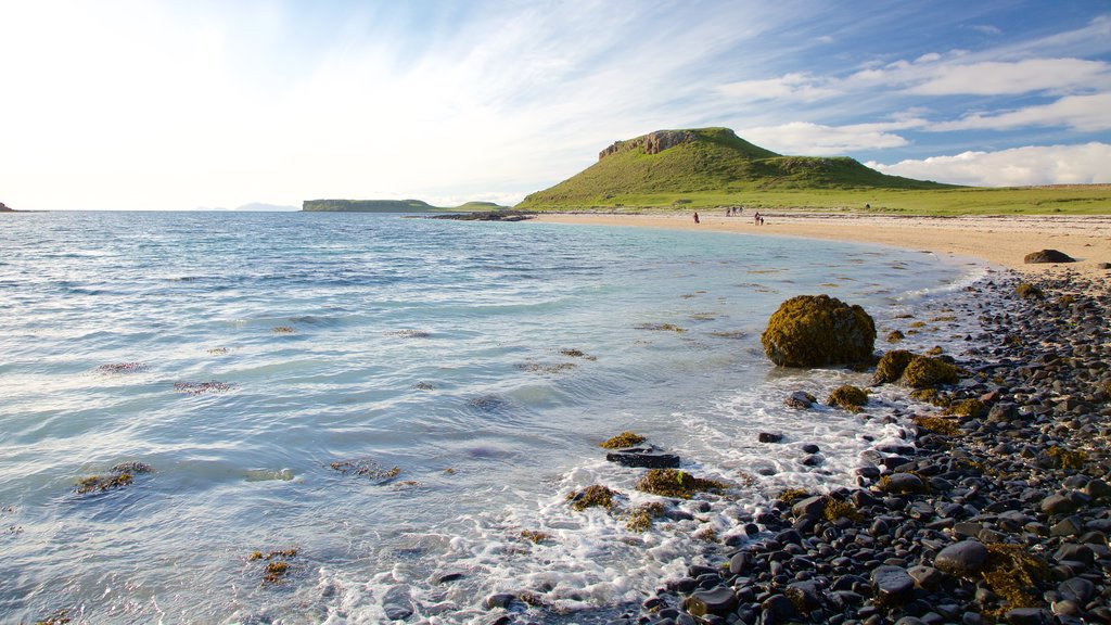 Île de Skye mettant en vedette paysages paisibles, une plage et une plage de galets