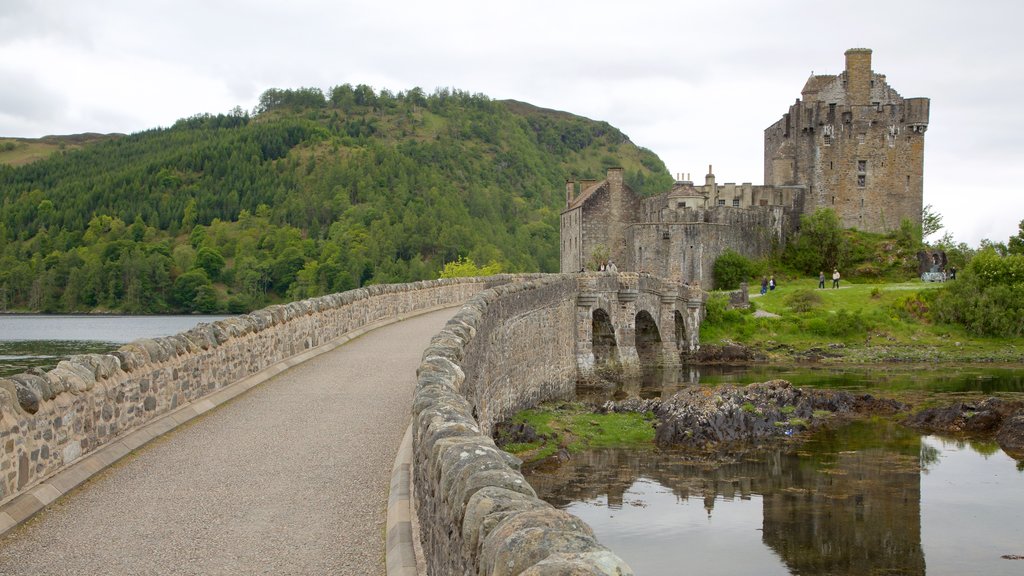 Eilean Donan Castle showing heritage architecture, heritage elements and a lake or waterhole