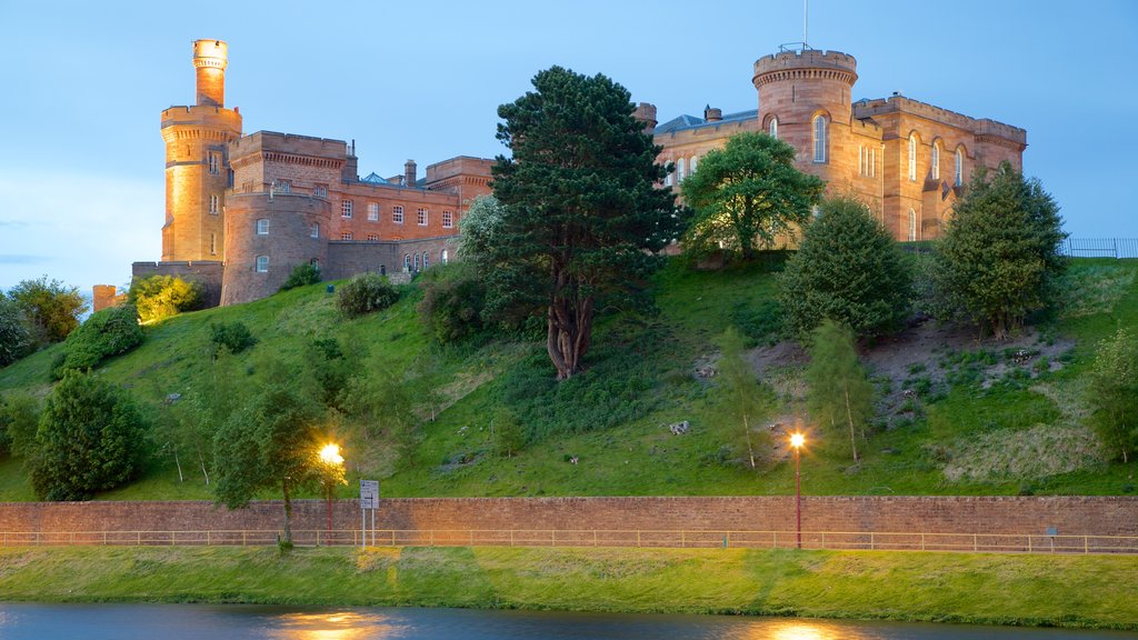 Inverness Castle que inclui um pequeno castelo ou palácio, elementos de patrimônio e arquitetura de patrimônio