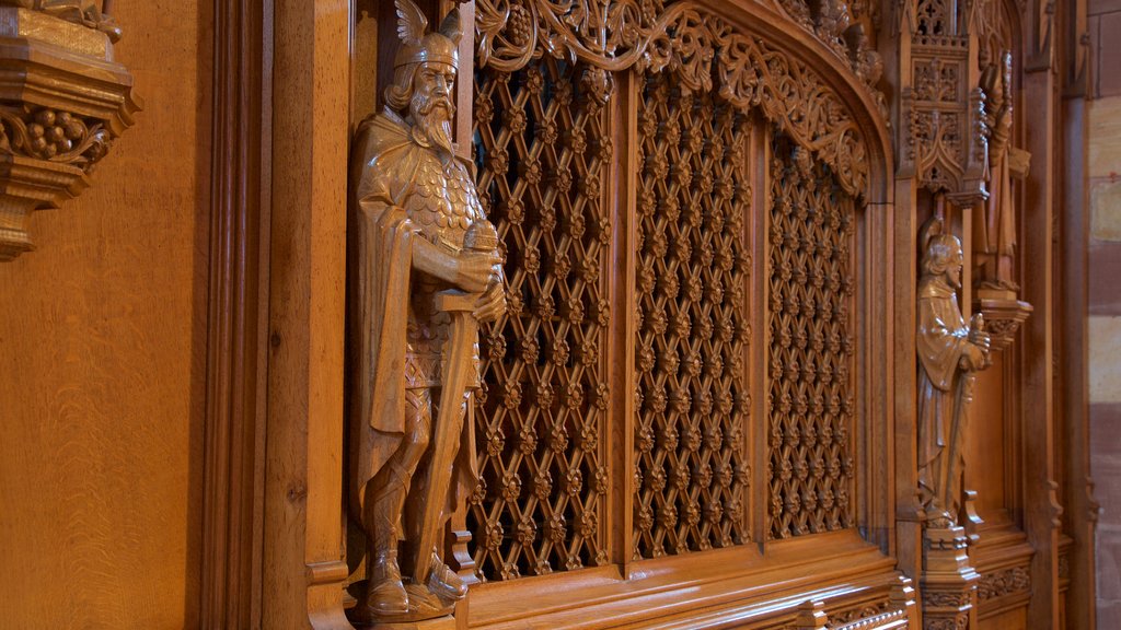 Catedral de St. Magnus caracterizando uma igreja ou catedral, uma estátua ou escultura e elementos de patrimônio