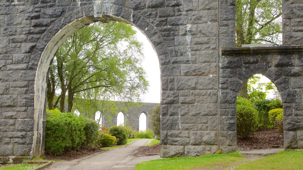 McCaig\'s Tower que incluye patrimonio de arquitectura y elementos del patrimonio