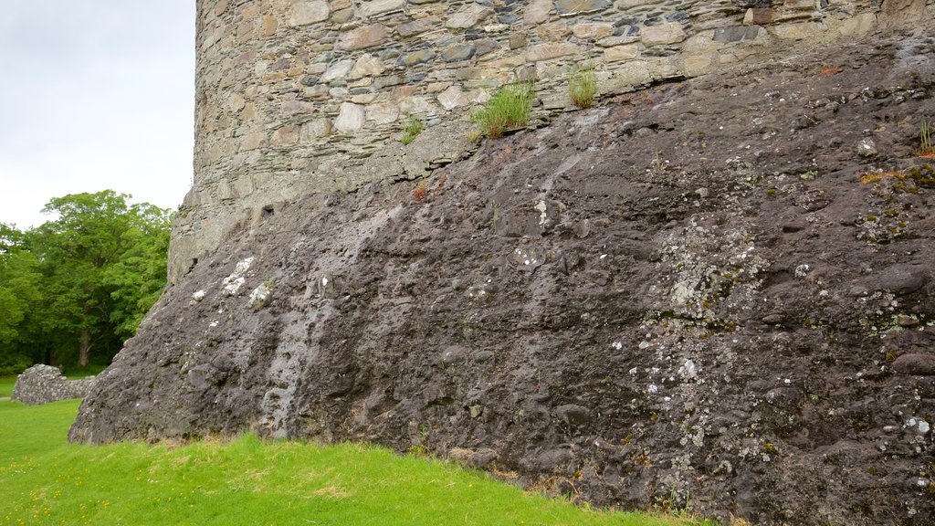 Dunstaffnage Castle and Chapel which includes heritage elements and château or palace