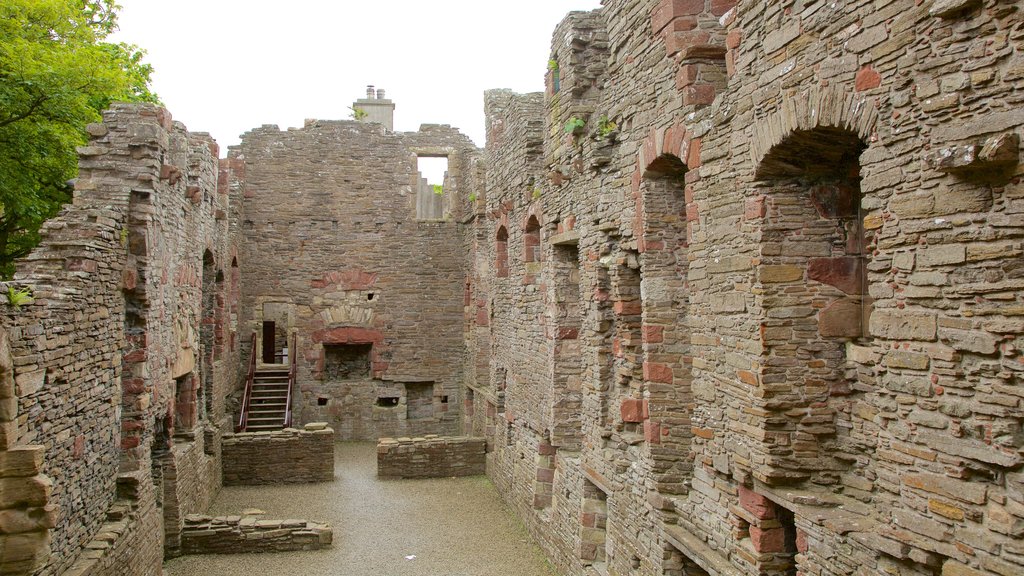 Earl\'s Palace showing a ruin, heritage architecture and château or palace