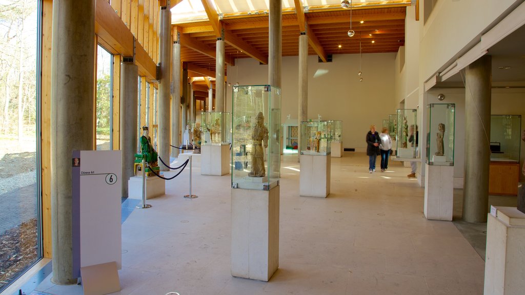 Burrell Collection mostrando arte y elementos del patrimonio