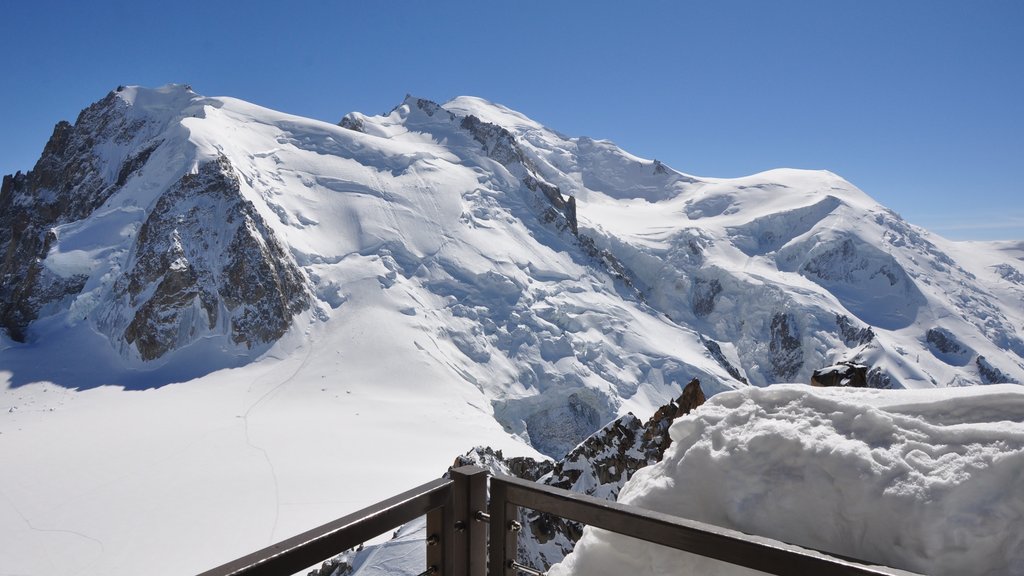 Mont Blanc qui includes vues, montagnes et scènes tranquilles