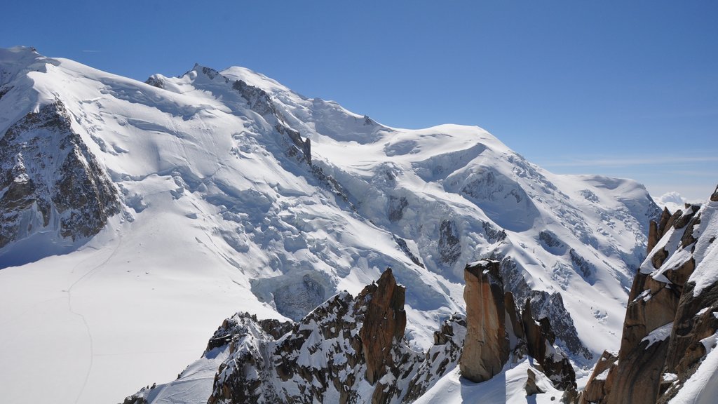 Monte Blanco que incluye montañas, escenas tranquilas y nieve