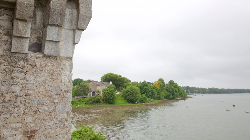 Castelo de Blackrock caracterizando um rio ou córrego