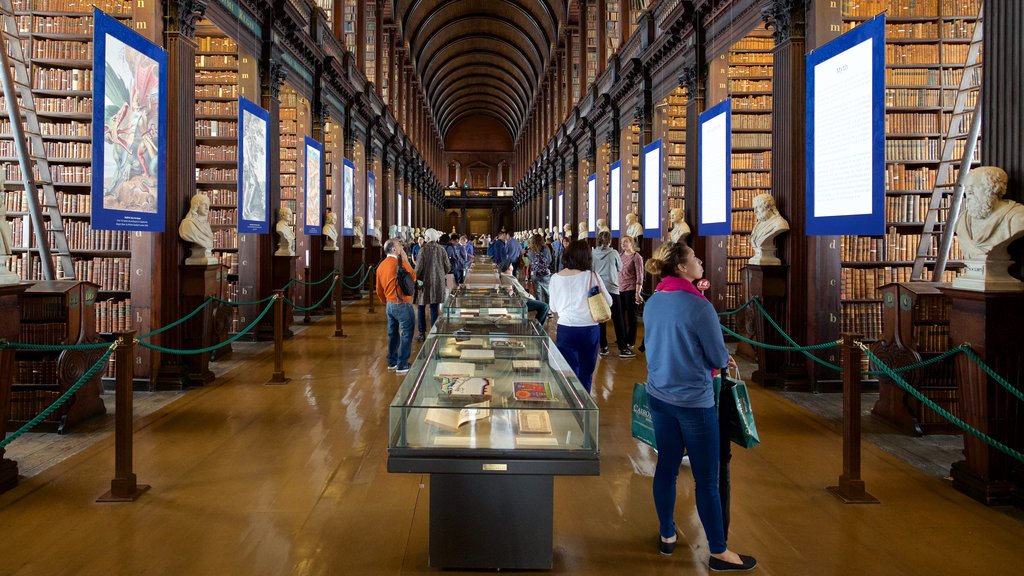 Trinity College showing an administrative buidling, heritage architecture and interior views